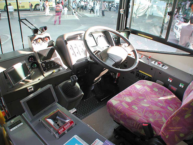 File:Entetsubus aerostar-HEV cockpit.jpg