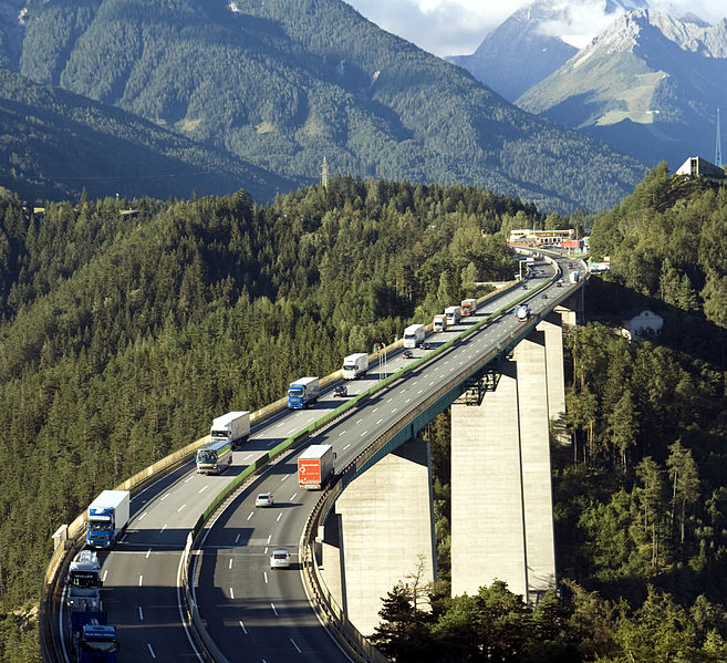 File:Europabruecke von osten tiny.jpg