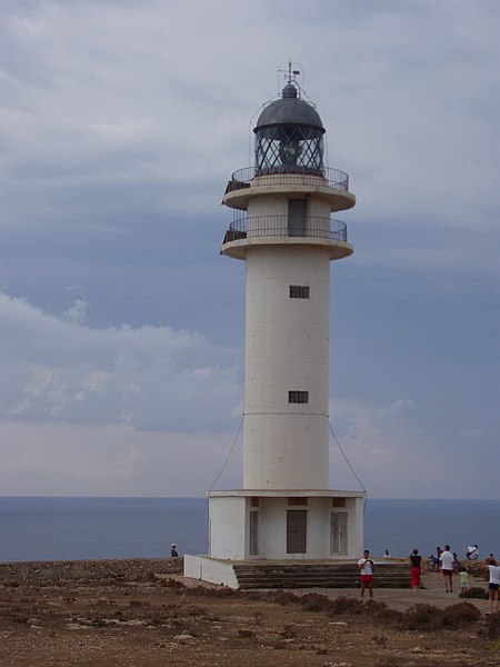 File:Far d'es cap de Barbaria 02.JPG