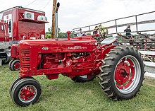 Farmall 400 tractor VA1.jpg