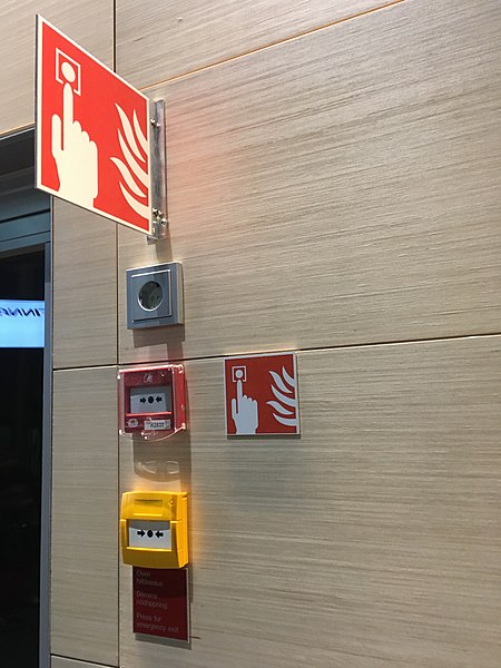 File:Fire alarm and signs (42050567431).jpg