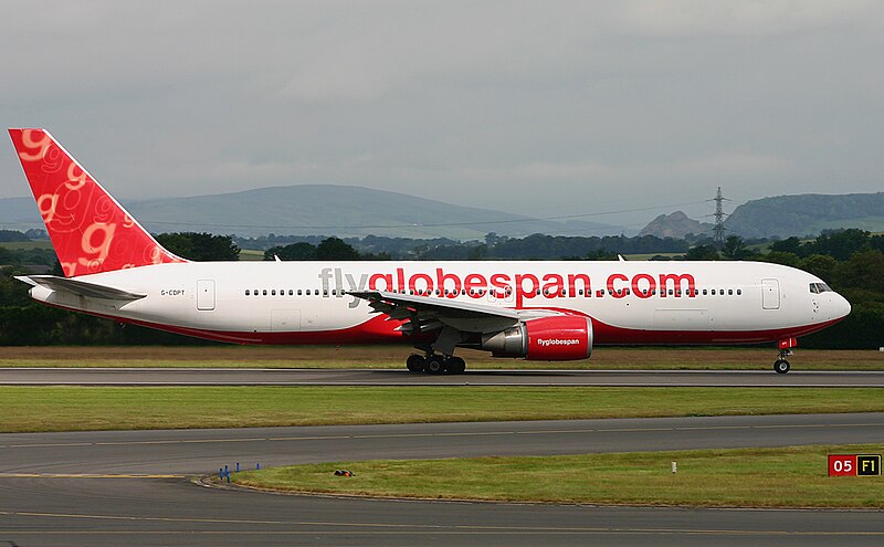 File:Flyglobespan G-CDPT glasgow.jpg