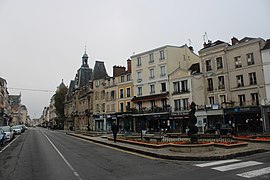 La rue Grande, ancienne N 6 dans Fontainebleau.