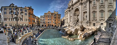 Fontana di Trevi vista do lado direito