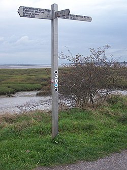 Jalan setapak Junction di Riverside Country Park - geograph.org.inggris - 1049687.jpg