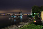 English: The boat of Sound (Klangschiff im Augenblick) in Friedrichshafen by night. Deutsch: Das Klangschiff "Im Augenblick" in Friedrichshafen in der Nacht.