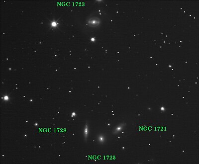 Galaksiogrupo en Eridano (NGC 1721, NGC 1723, NGC 1725, kaj NGC 1728).jpg