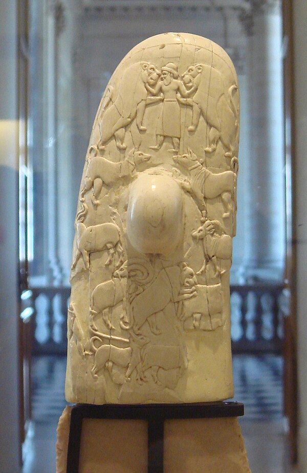 Gebel el-Arak Knife ivory handle (back), in the Departement of Pre-Dynastic Egyptian antiquities, Louvre Museum.