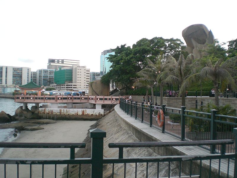 File:HK Kln City Hoi Sham Park evening.JPG