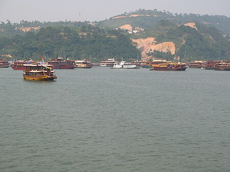 Tập tin:Ha Long Bay, an island.jpg