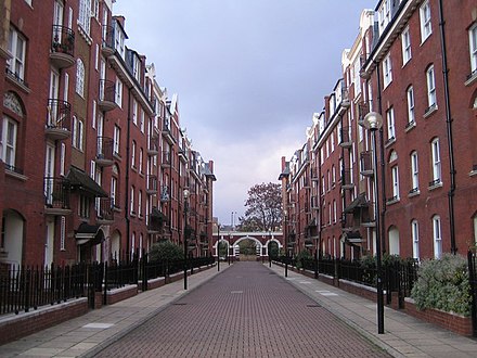 Navarino Mansions, Dalston Lane, London E8, built by the Four Per Cent Industrial Dwellings Company in 1903-5 Hackney, Navarino Mansions, E8 - geograph.org.uk - 627155.jpg