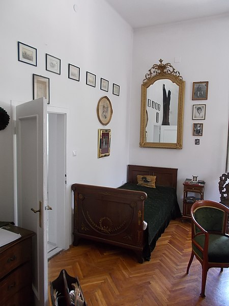 File:Halász Móricz Mansion, bed, 2017 Dabas.jpg