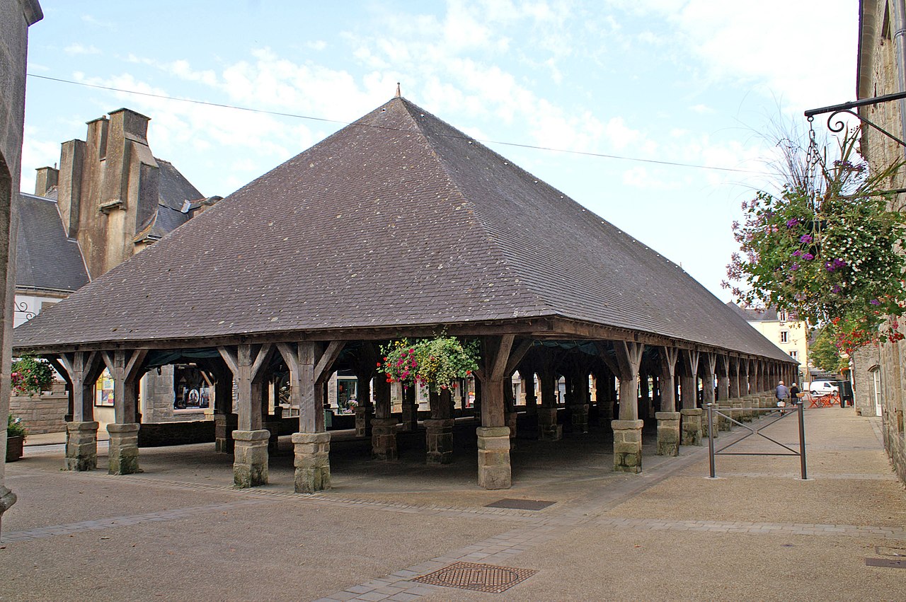 Halle - Définition 1280px-Halles-Questembert