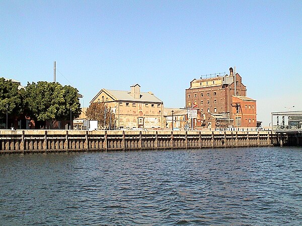 Hart's Mill (1855, centre) and the Adelaide Milling Company flour mill (c.1890, right) are prominent landmarks adjacent to the southern wharf of the I