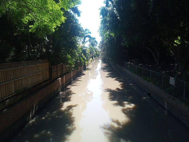 File:Hawthorne canal - Leichhardt Sydney. 2022.jpg