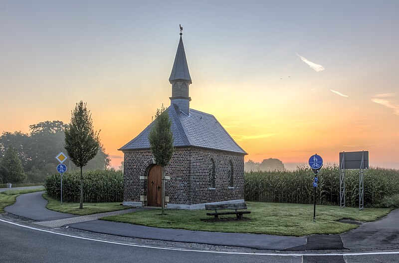 File:Hiddingsel, St.-Johannes-Nepomuk-Kapelle -- 2014 -- 2981-5.jpg