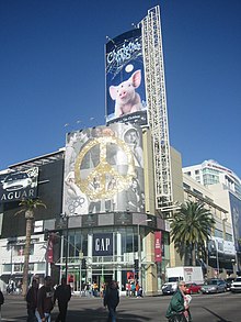 The corner of Hollywood Blvd. and Highland Ave. in 2006. HollywoodHighland 01.jpg