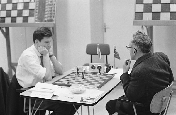 Robert Wade (right) vs. Kick Langeweg (IBM international chess tournament 1961)