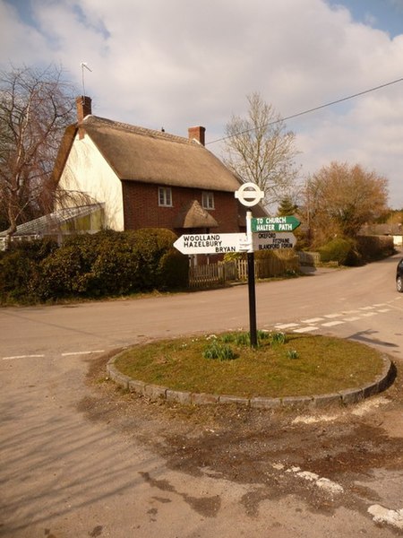 File:Ibberton, signpost and cottage - geograph.org.uk - 1752218.jpg