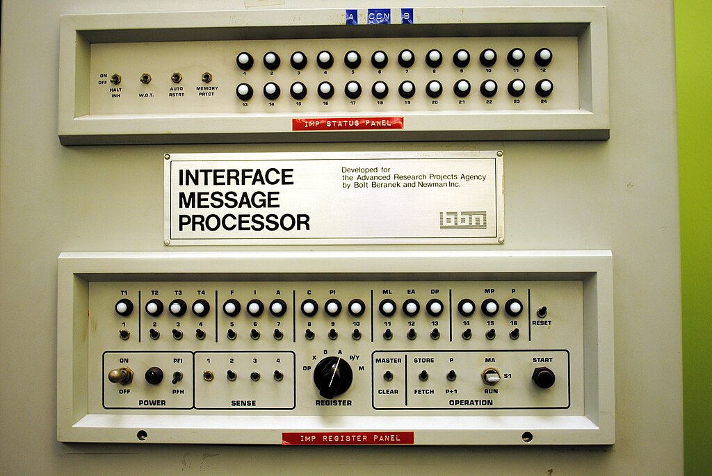 1024px-Interface_Message_Processor_Front_Panel.jpg