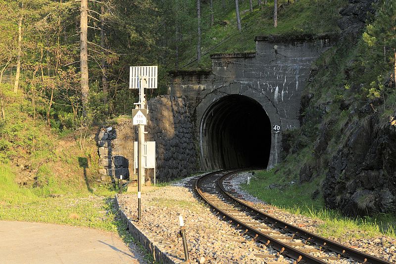 File:J26 006 Tunnel 40, Einfvsig.jpg