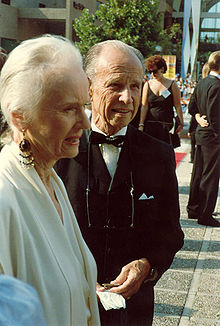 Jessica Tandy and Hume Cronyn at the 1988 Emmy Awards.jpg