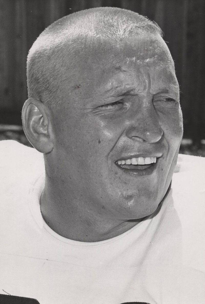 Raiders great Gene Upshaw gives a hand to Jim Otto and his son Jim News  Photo - Getty Images