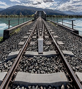 "Köttmannsdorf_Unterschlossberg_Drau_Eisenbahnbruecke_09102017_1426.jpg" by User:Johann Jaritz