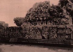 KITLV 155179 - Kassian Céphas - Reliefs on the terrace of the Shiva temple of Prambanan near Yogyakarta - 1889-1890.tif