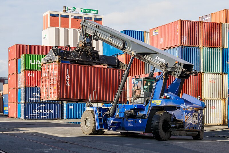 File:Kalmar DRG450 Containerstapler im Hafen von Bremen (2024).jpg