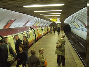 Kelvinbridge stasiun kereta bawah tanah - geograph.org.inggris - 770449.jpg