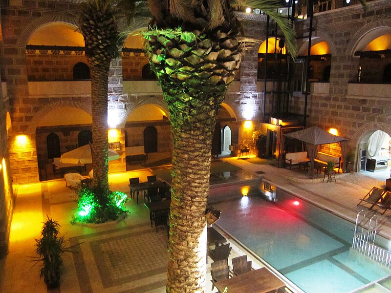 File:Kervansaray Hotel Cesme.JPG