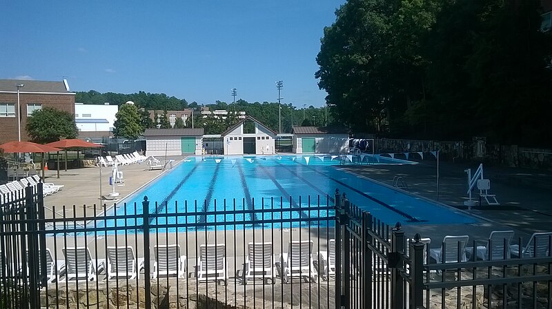 File:Kessing Outdoor Pool UNC CH 20140826.jpg