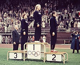 Galina Sybina (hier in der Mitte als von Olympiasiegerin 1952) erreichte Platz sieben