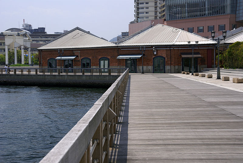 File:Kobe harbor walk02s3872.jpg