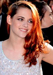 Kristen Stewart, César a legjobb női mellékszereplőnek járó díjat 2015-ben.