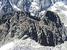 Die Südwest- und Westgipfel, mit dem Bergmassiv von Gerlachovský štít im Hintergrund