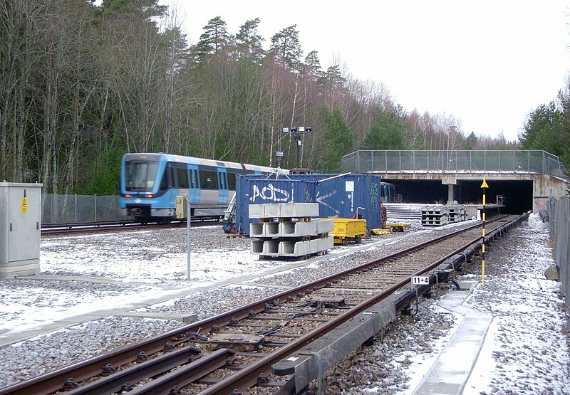 File:Kymlinge station 2012c.jpg