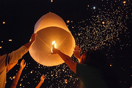 Tập_tin:LK_03_loy_krathong_yi_peng_san_sai.jpg