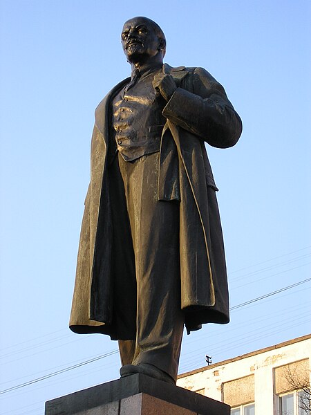 File:Lenin statue in Ivanovo, detail.JPG