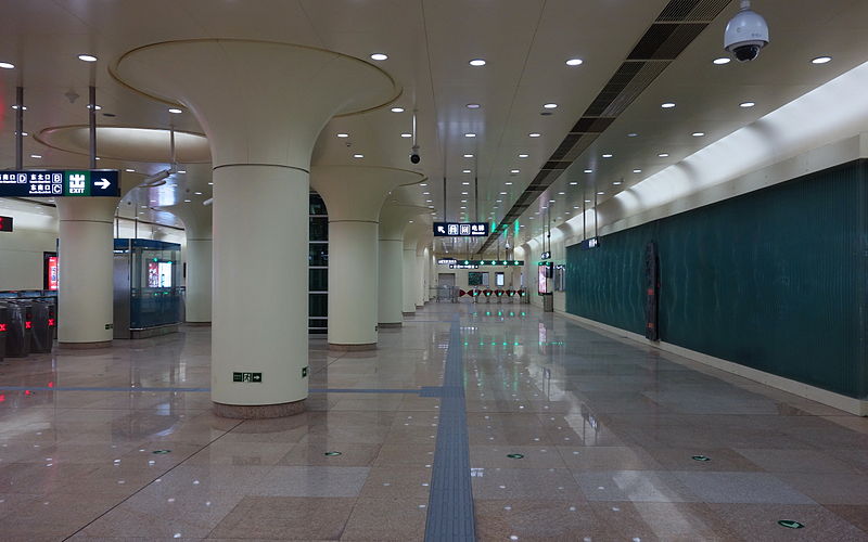 File:Lianhuaqiao Station Hall 20131105.JPG