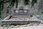 Lippmann tomb Jewish cemetery Clausen 01.jpg