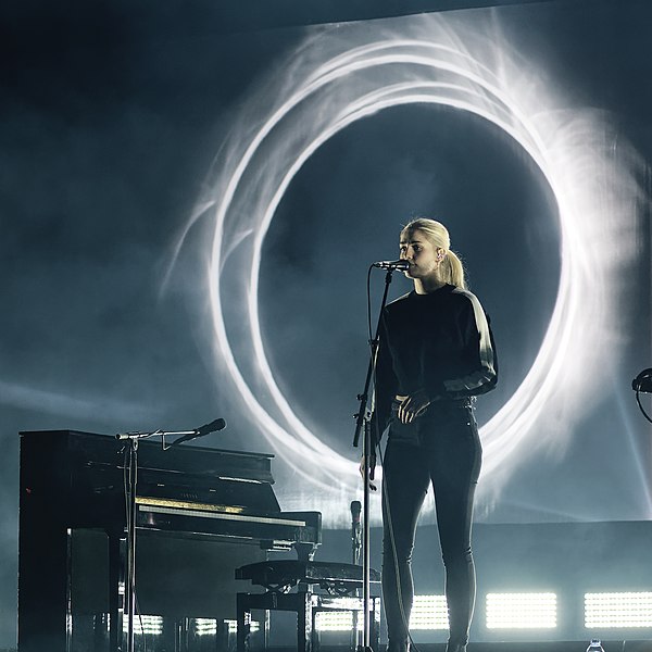 File:London Grammar (24762855778).jpg