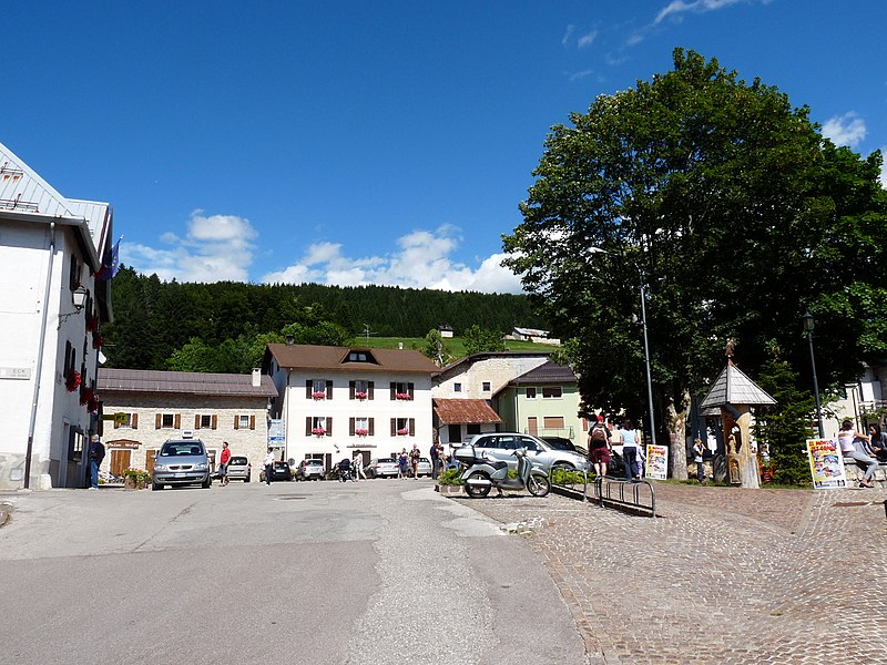 File:Luserna-piazza Guglielmo Marconi.jpg