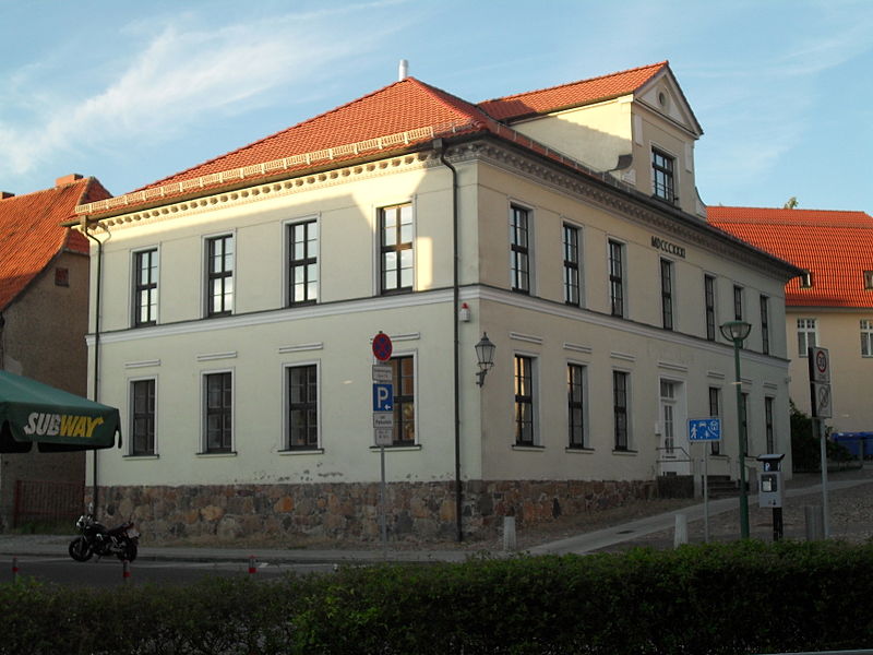 File:Mädchenschule.JPG