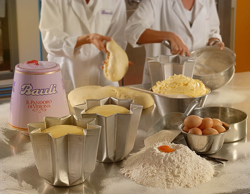 File:Making Pandoro at the Laboratorio Bauli.jpg - Wikipedia