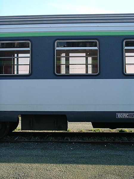 File:March 2003, old regional trains at Brest train station 7.jpg