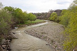 Mashavera River in Bolnisi.jpg