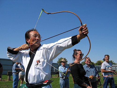 Master Heon Kim using a modern Korean composite bow.