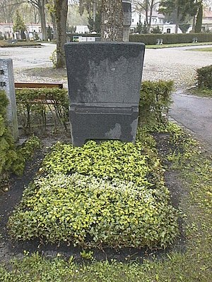 Max von Oppenheim grave.jpg